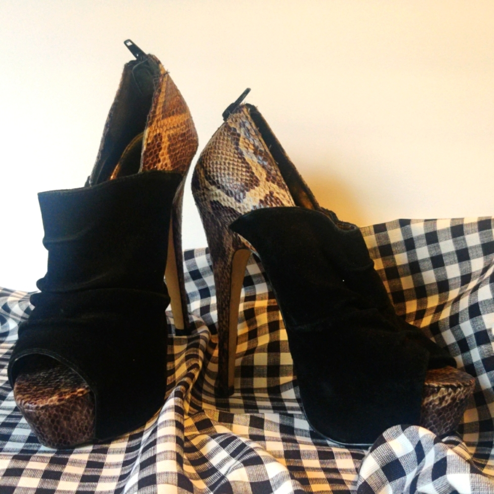 Bakers Alligator Print Stiletto Platform Heels